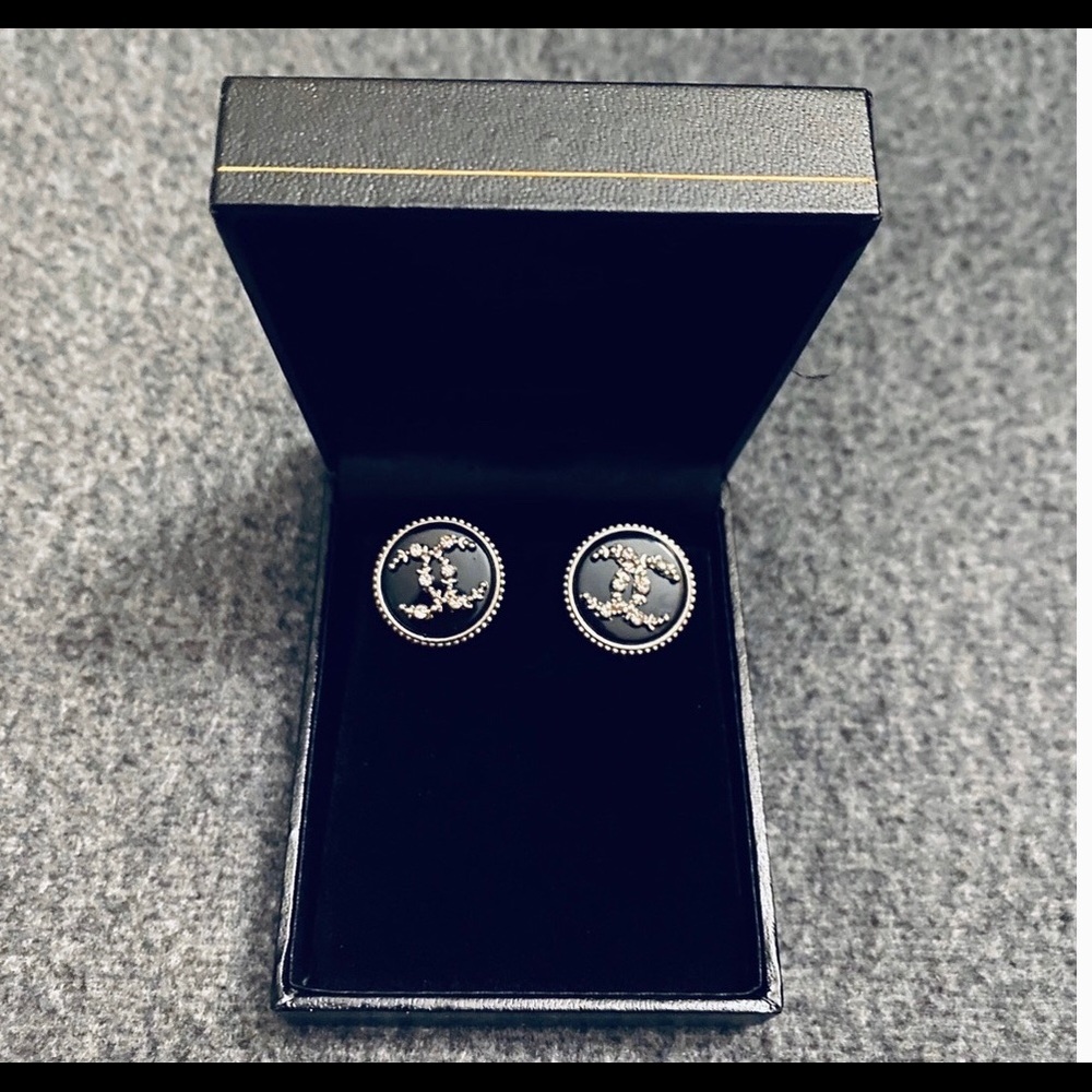 Vintage Chanel button earrings 20mm